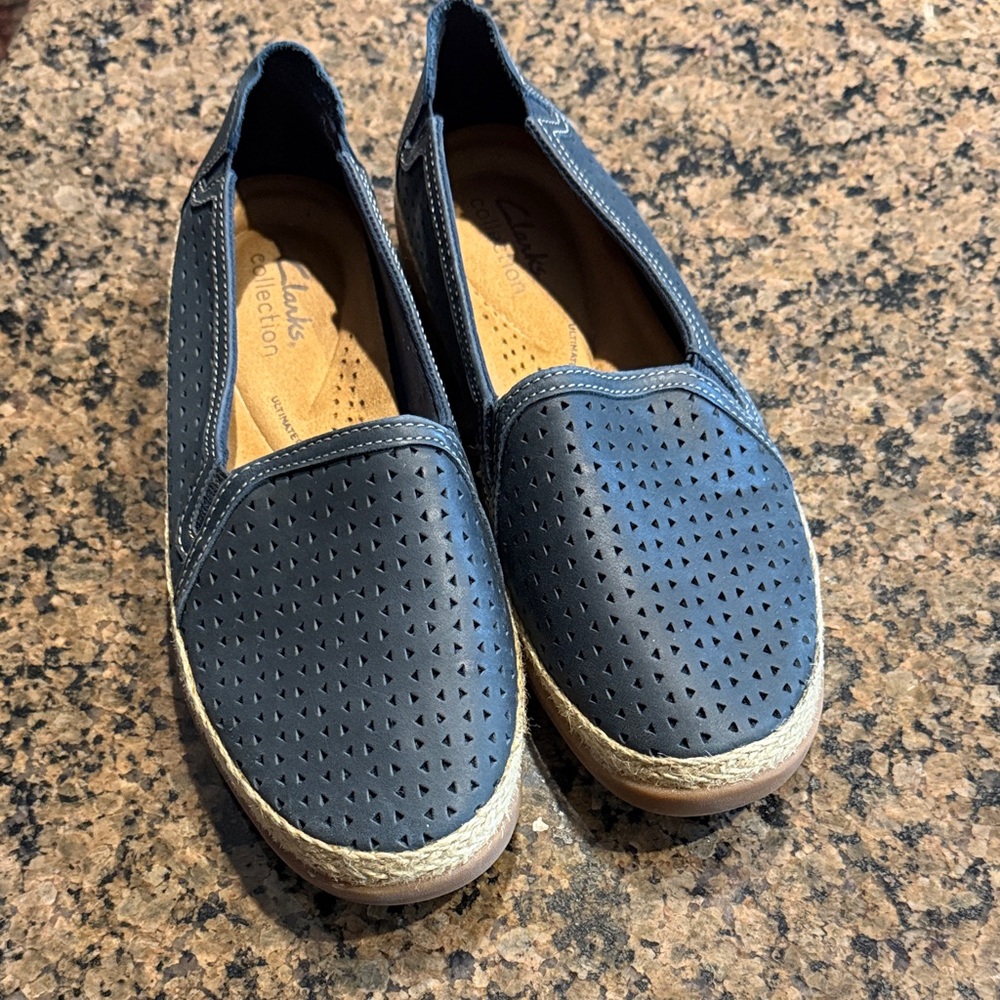 Clarks Elaina Ruby Navy leather Espadrille Flats, size 7, EUC
